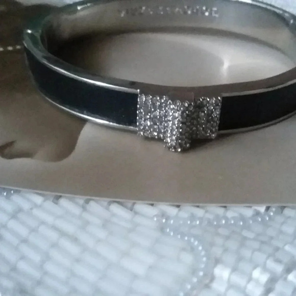 💚 BCBG Silver Metal Leather Bracelet Cuff - Picture 2 of 3